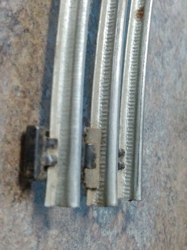 Vintage Metal Curved Train Track Section - Unbranded - Sold Per Section (tr) - Picture 2 of 7