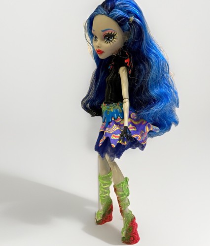 Bambola Monster High Sweet Screams Ghoulia Yelps con accessori per vestiti - Foto 6 di 20