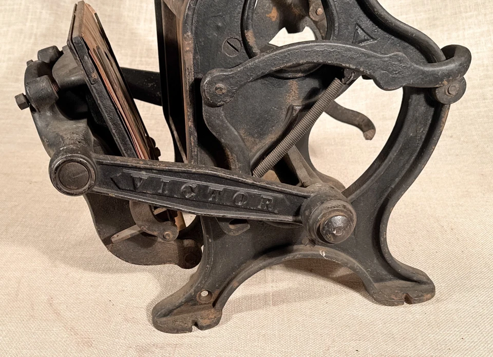 古董 Victor 铸铁印刷机 6×9 带追逐 - 破损手臂 - 200 英里 Del。 — 第 3/4 张图片