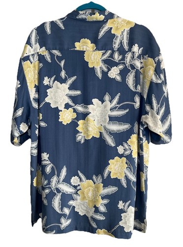 Tommy Bahama Silk Hawaiian Shirt Men's Large Blue With Flower Button Up EUC - Picture 2 of 9