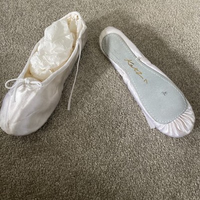 Katz weiße Satin Ballerinas Größe 7