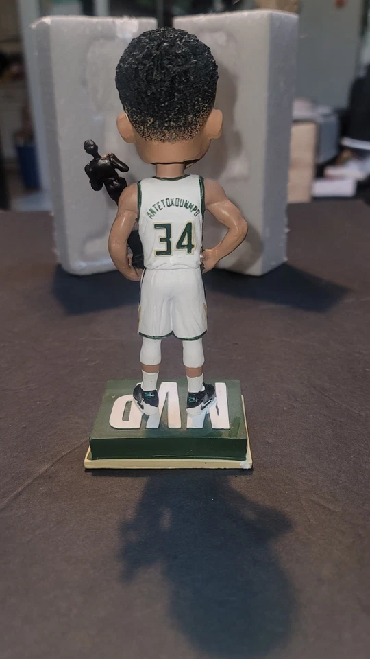 Jugador Más Valioso de la NBA Bobblehead Giannis Antetokoumnpo 2019. Foto 4 de 4