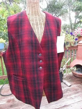 Women's NWT Wyoming Traders XXL Red & Black Plaid Wool Vest