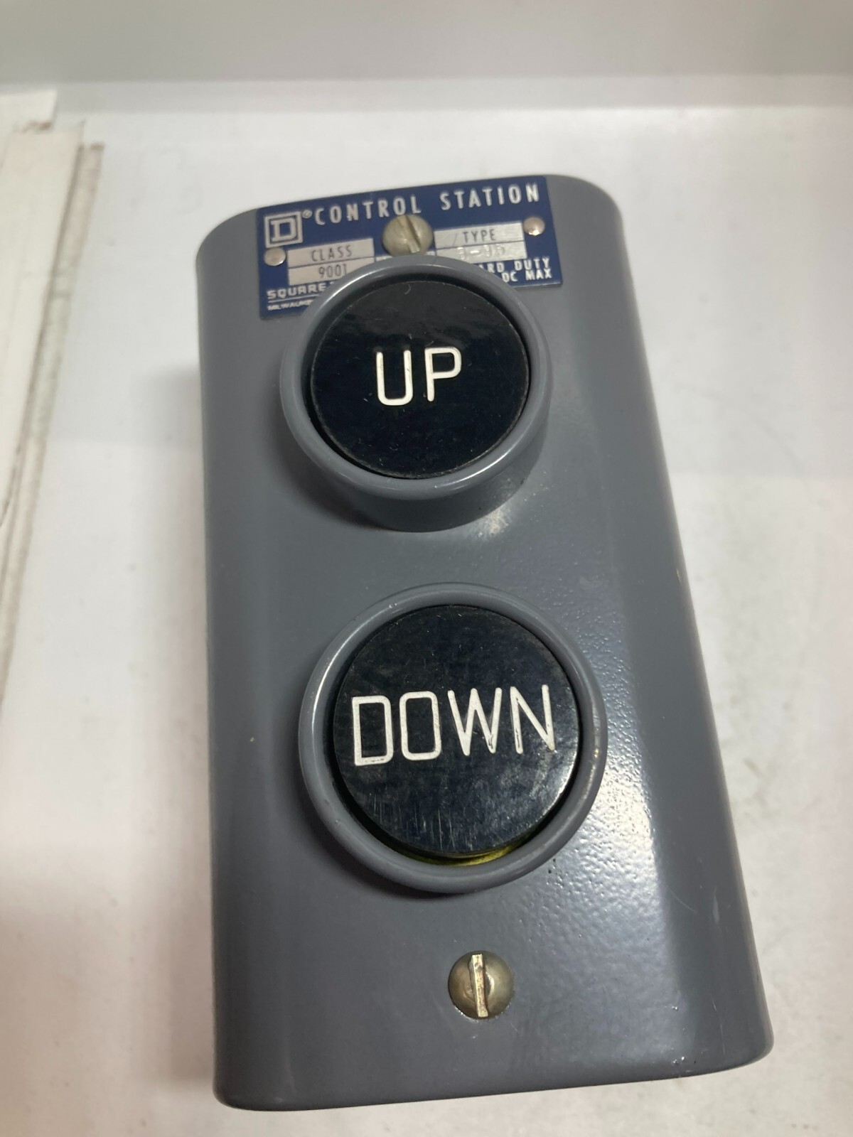 SQUARE D 9001-B-35 PUSHBUTTON STATION UP-DOWN STANDARD DUTY 600VAC MAX ...