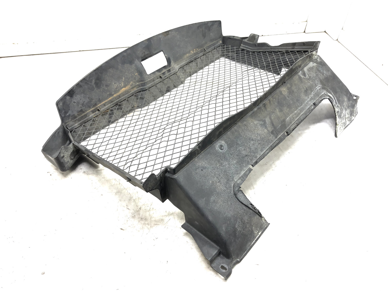 2014-2020 MASERATI QUATTROPORTE FRONT RADIATOR SUPPORT GRILLE AIR DUCT OEM.