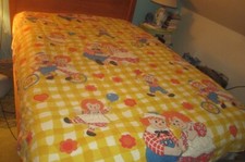 Preowned Vintage Raggedy Ann Andy Yellow Twin Bedspread 4 Pillow Cases
