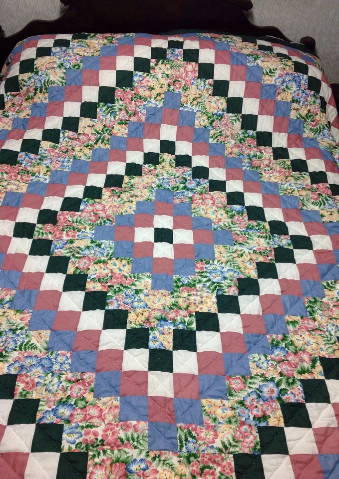 Floral Triple Around The World Patchwork Queen Quilt / Bedspread — 第 4/4 张图片
