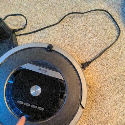 iRobot Roomba 870 Robot Vacuum works see Pictures for details sold