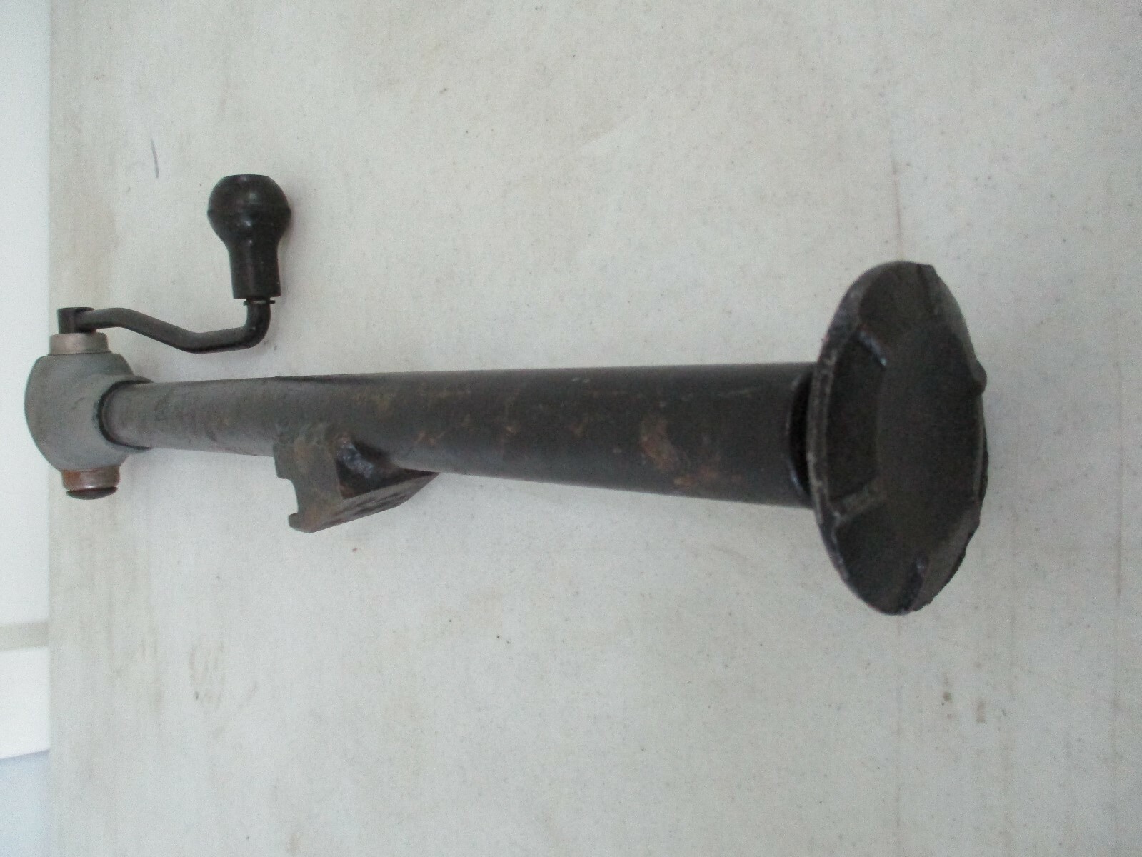 Rolls-Royce Bentley Bevelift Jacking Systems car jack (1946 - 1959)