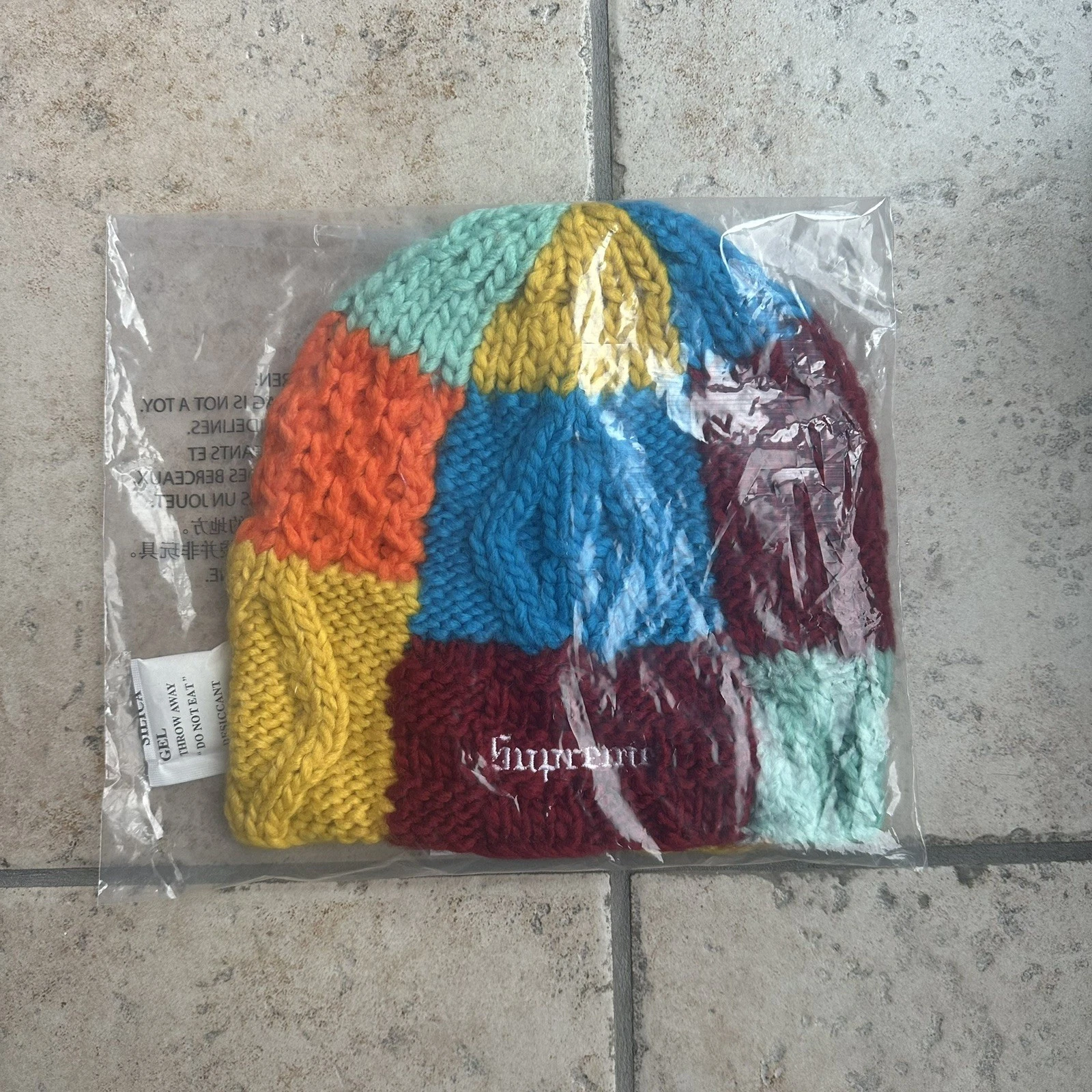 Bonnet tricot Supreme Block multicolore neuf à la main