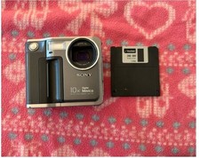 Sony Mavica MVC-FD7 Floppy Disk Digital Camer...