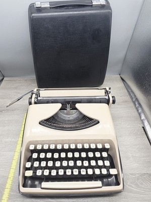 Vintage Tower Capri Portable Typewriter w/case, Read