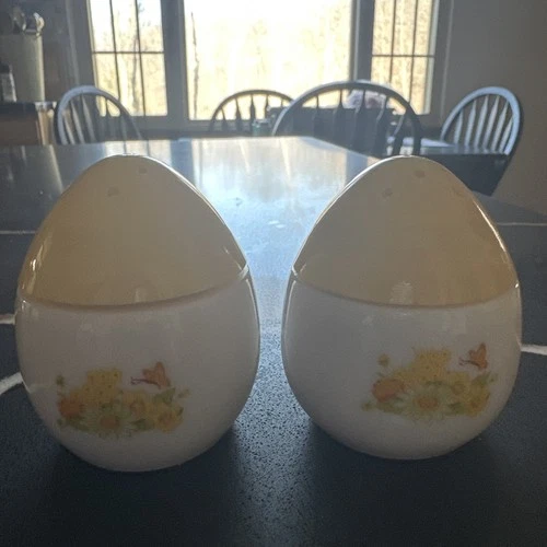 Vintage Avon Buttercup Egg Cream Sachet Salt & Pepper Shakers, Easter decor