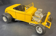 1932 Ford Deuce Highboy Hot Rod, Yellow 1:18 ...