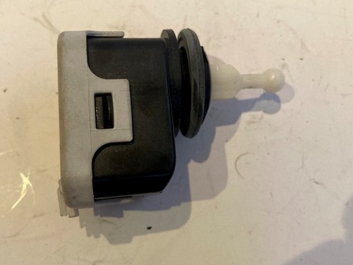 VW Golf 4 Bj.98 / gebr. Stellmotor LWR Scheinwerfer vorne 007878 #801