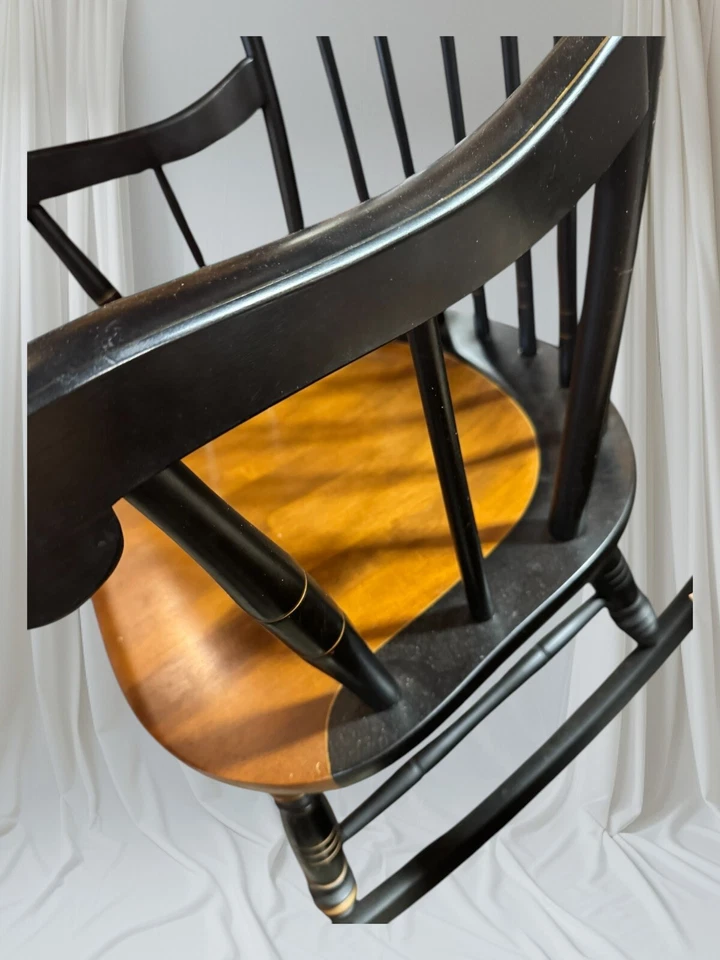 Balancín/mecedora vintage pintada en negro Ethan Allen. RARO. Usado en excelente estado!!! Foto 4 de 4