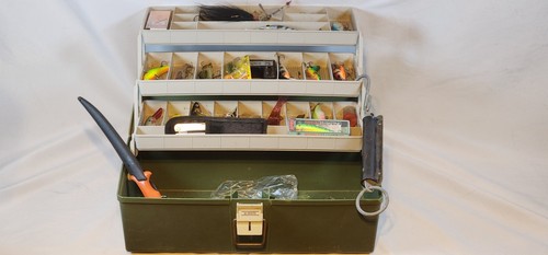 VINTAGE FISHING BAIT BOX (REVOLVING VINTAGE FISHING BAIT BOX (REVOLVING