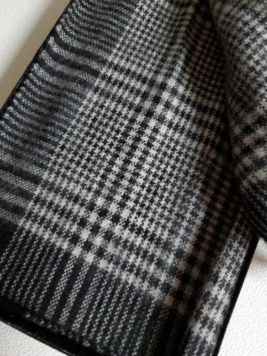 Bufanda con flecos Givenchy Monsieur negra gris blanca a cuadros 100 % lana 54" de colección - Imagen 10 de 11
