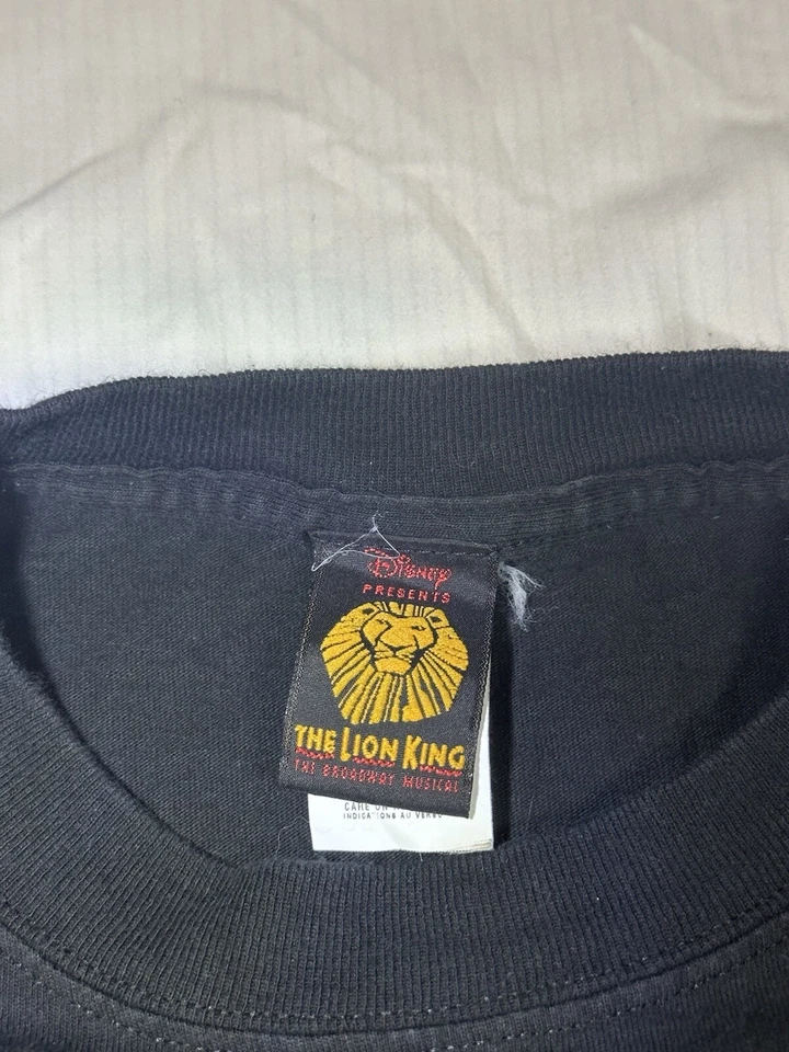 Camiseta Divertida Disney Vintage Años 90 El Rey León “Estoy Rodeada de Mudos” Foto 3 de 4
