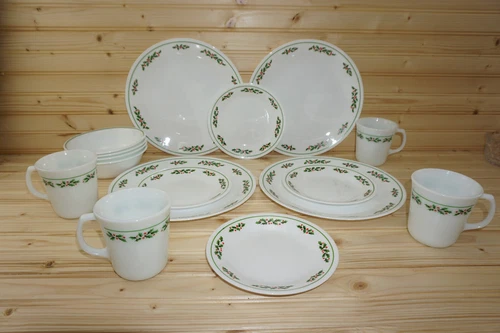 Corelle Holly Days (16) Pieces-4-Dinner 4-Bread Plates- 4-Cereal & 4-Mugs