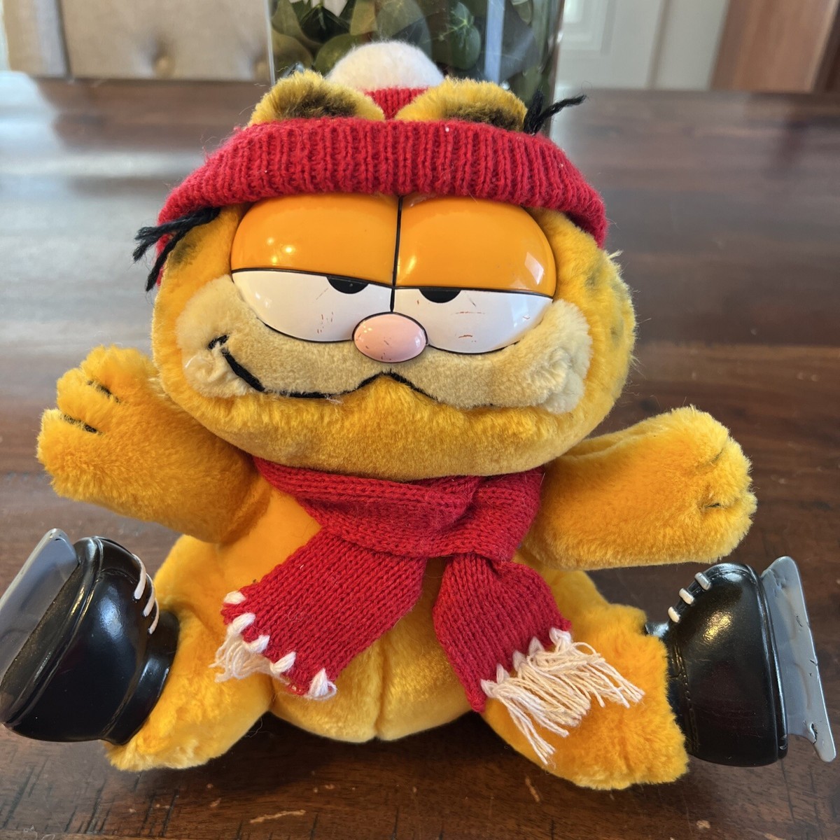 Vintage 1981 Dakin GARFIELD 10” Winter Ice Skating Plush! Jim