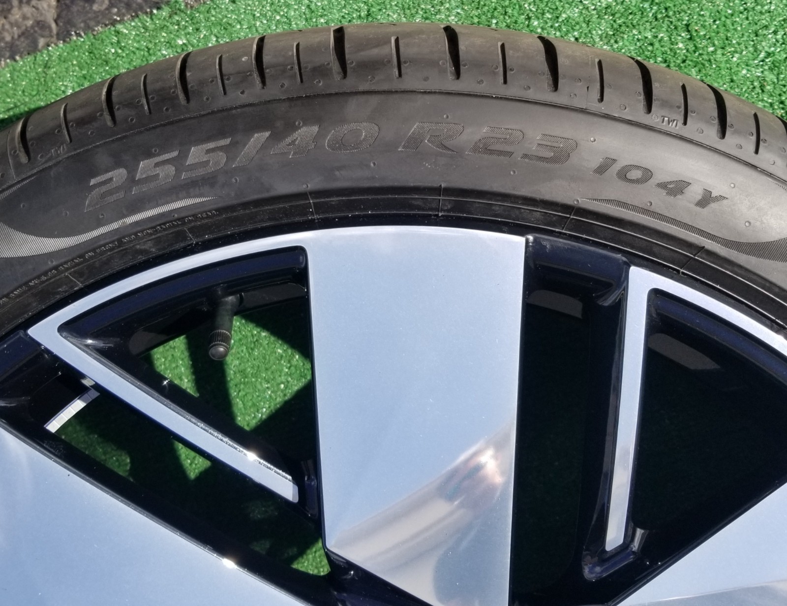 2026 Factory Rolls Royce 23 inch Wheels Tires Caps Cullinan Phantom Genuine OEM