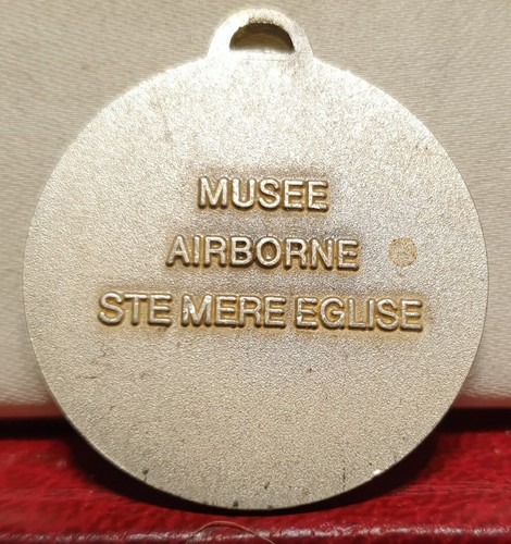 ww2 Normandy Soldiers French pendant MEDAL USA 31mm D DAY ste mere eglise - Bild 2 von 2