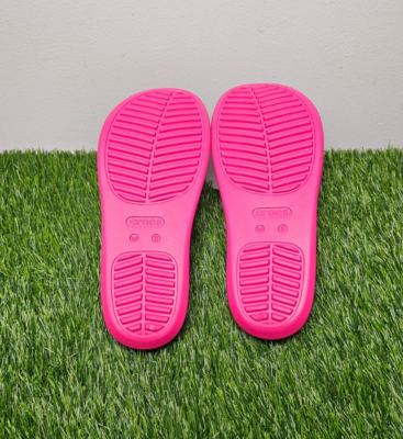 CROCS Getaway Platform Toe Loop - Dragon Fruit - Women's Size 8