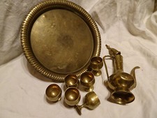 Karaffe und 6 Becher, Lik&ouml;rbecher mit Tablett , Messing , orientalisch