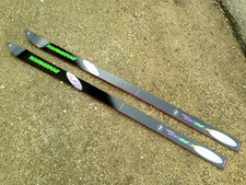 Ancien skis neufs ROSSIGNOL vintage modèle XR9 Junior nus sans fixation 158cm