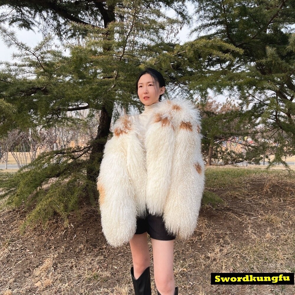 Women's Fur Coat 100% Real Sheep Fur Jackets Long Sleeves Warm