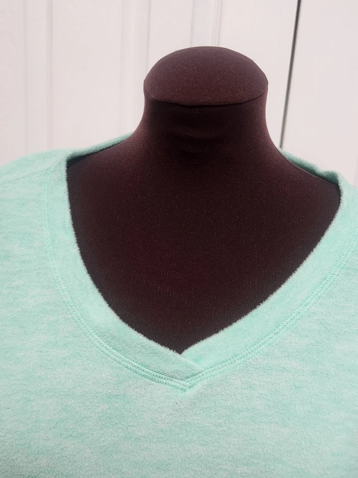 Made for life light blue fleece V neck long sleeves sweatshirt  size XL  - Image 4 of 4