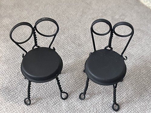 Dollhouse small scale black metal chairs - Picture 2 of 7