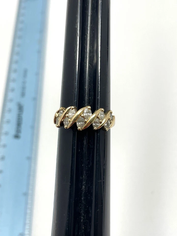 Anillo Banda Diamante Oro Amarillo 14K Talla 9 – Corte Marquesa, Diseño Elegante Foto 3 de 4