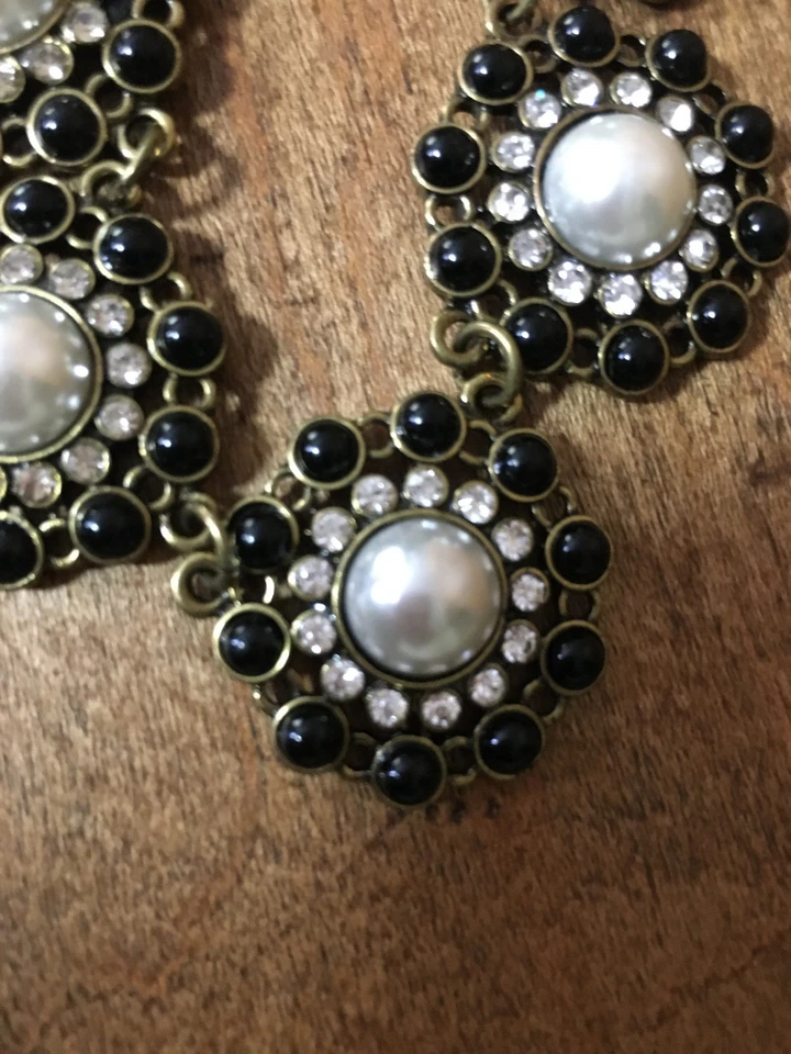 Banana Republic Necklace Chunky Rhinestone Gold Tone & Black 16" Adjustable - Image 4 of 4