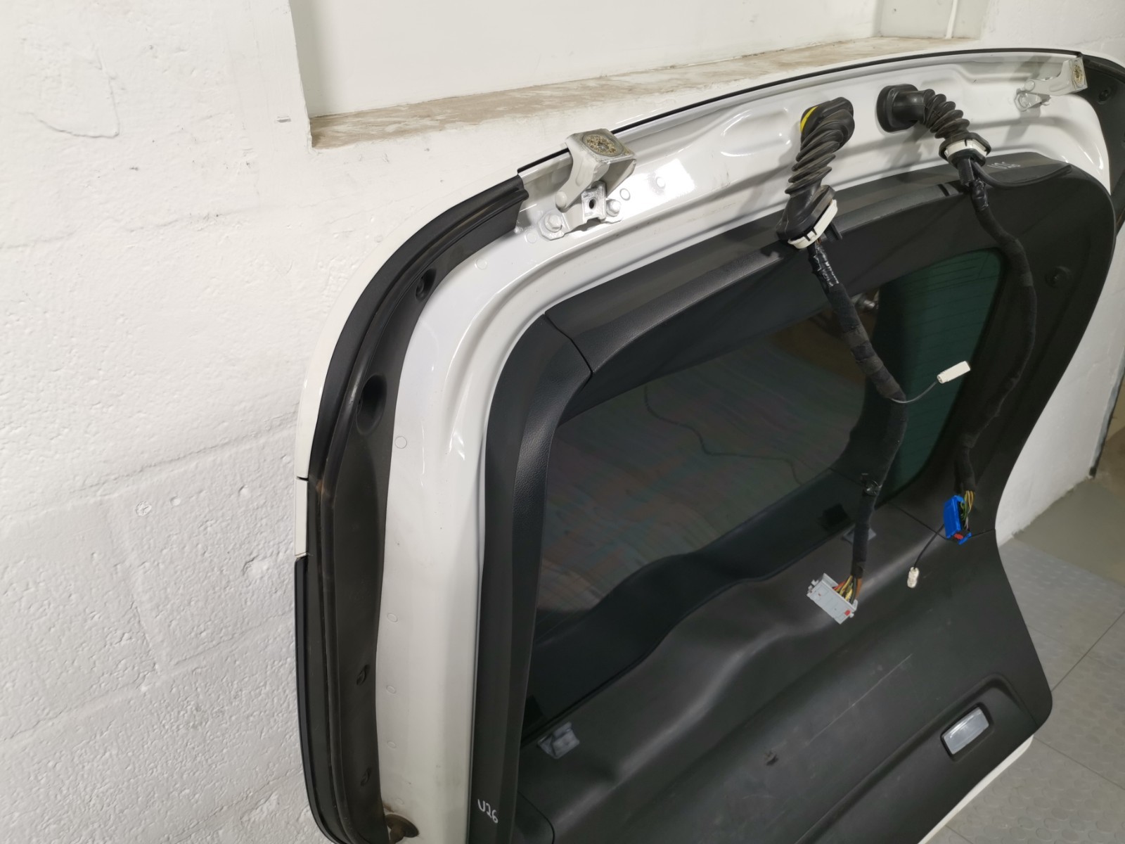 MASERATI Levante 3.0L AWD 2018  Complete Rear Trunk Lid Lift Gate 673005572 OEM