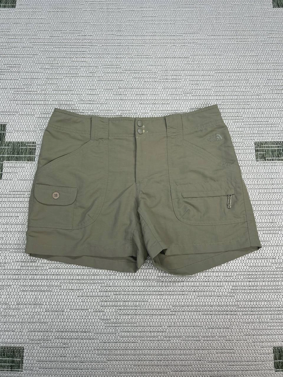 The North Face Paramount Cargo Shorts Womens 12 Green Logo Nylon Mid Rise Hiking