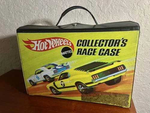 Vintage 1969 Hot Wheels Collector's Race Case with Trays #4976 Holds 24 Cars