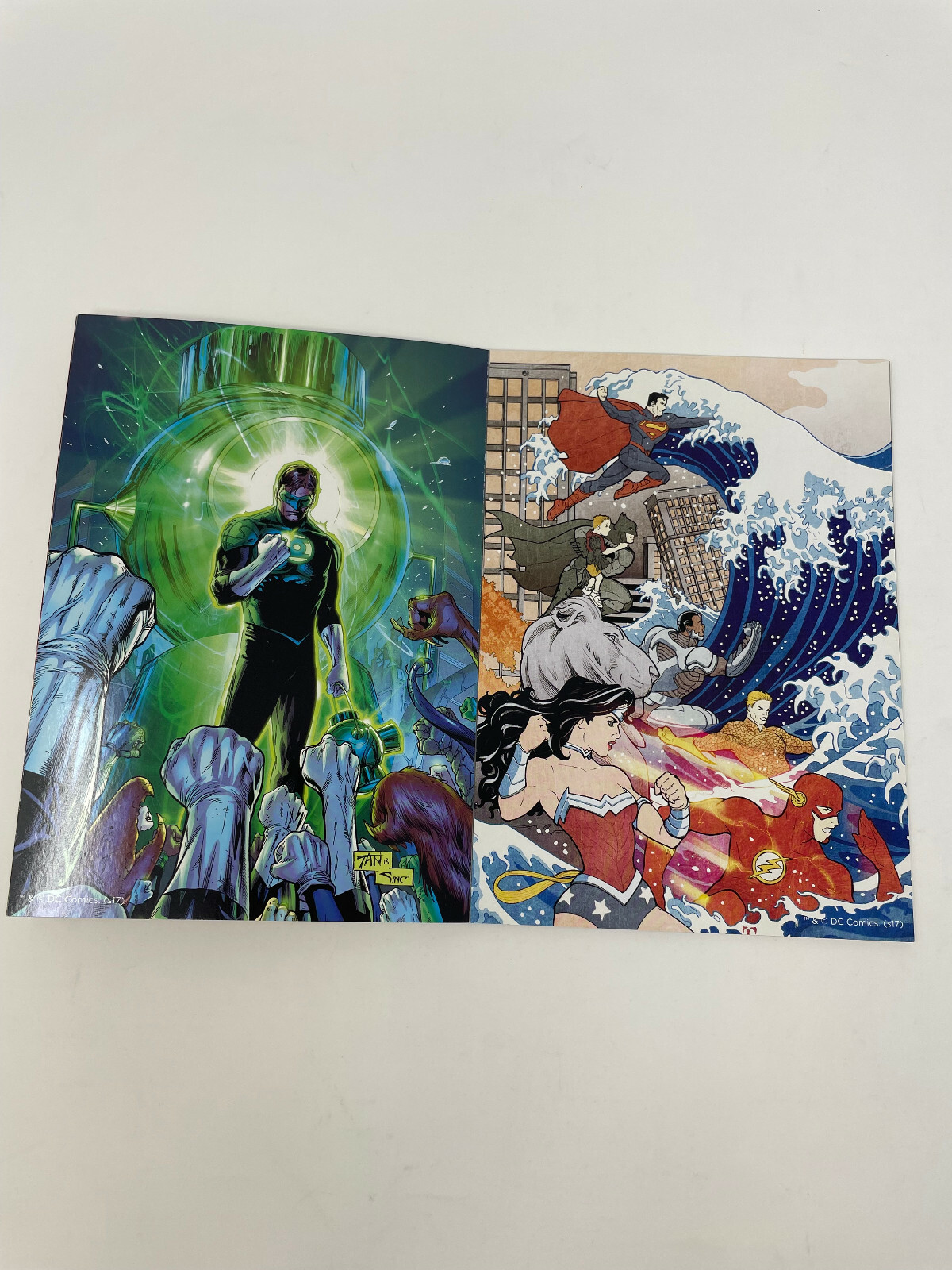 DC Comics THE POSTER COLLECTION 40 Removable Posters, Lootcrate New 52