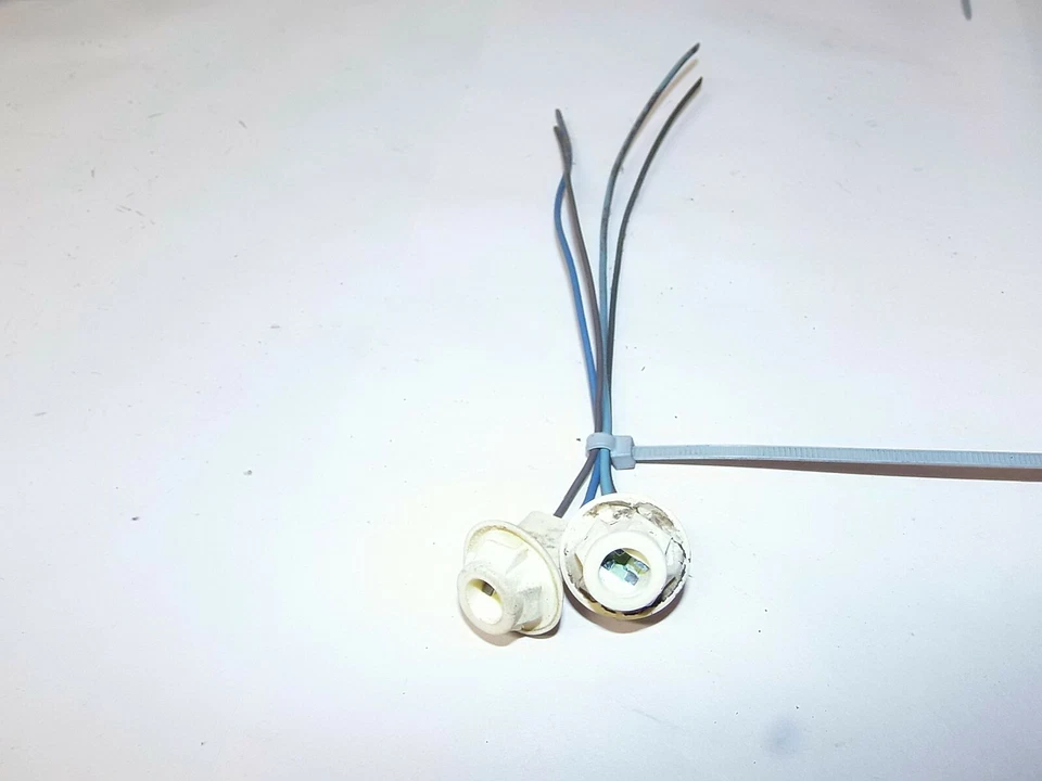 1995 GMC K1500 Truck 5.7L 4x4 Front Grille Marker Light Sockets & Harness - Image 2 of 4