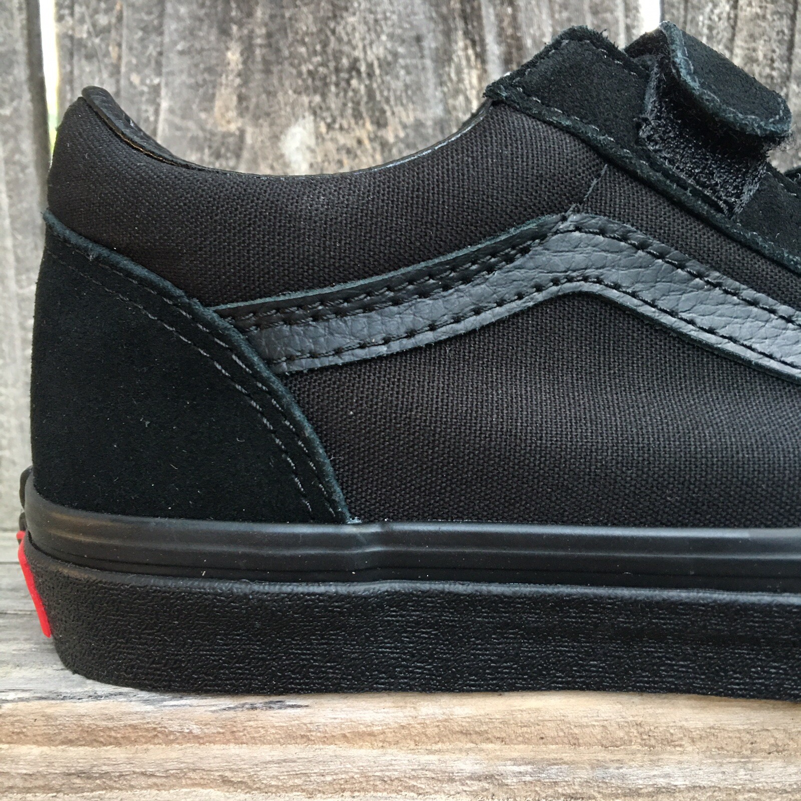 strap vans black