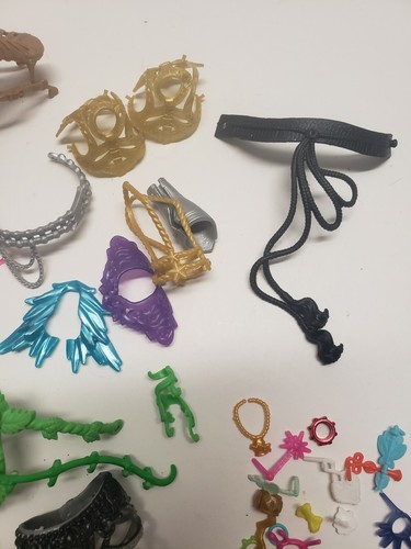 Huge lot over 120 pieces Monster High Doll Jewelry bracelets earrings belts mix - Picture 4 of 12
