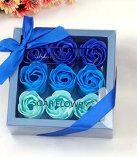 Romantisches Geschenk für Freundin – Herz Geschenkbox mit 9 Seifenrosen Blau