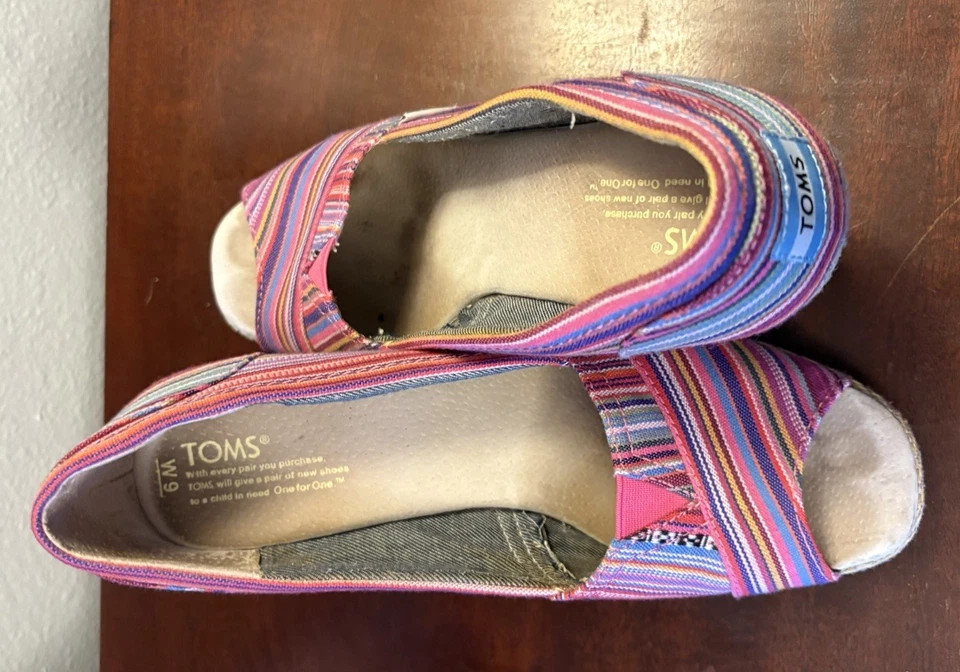 Zapatos de lona Toms para mujer rosa a rayas punta abierta cuña plataforma talla 9W Foto 3 de 4
