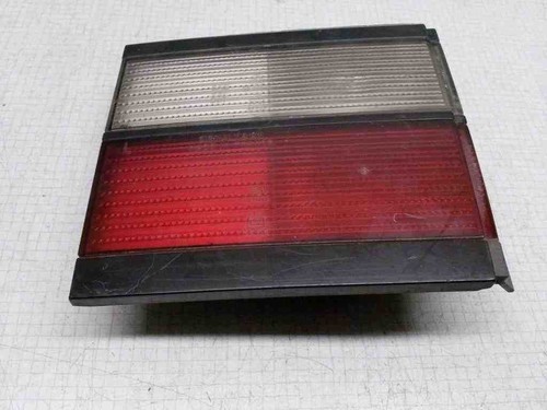 VW PASSAT B3/B4 3A2, 35I Heckklappenleuchte rechts 333945107 2.00 32501987