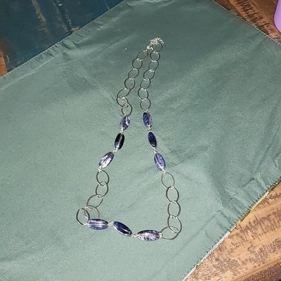 Silberkette mit polierten Steinen