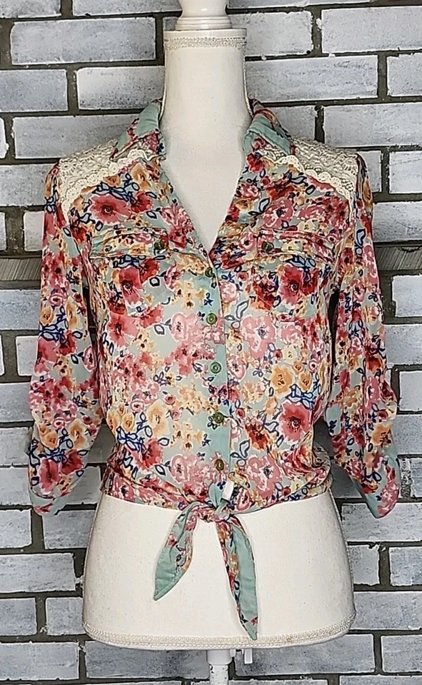 ☆ American Rag Cie Junior’s 3/4 Sleeve Sheer Floral Button Up Blouse Size XS  - Image 2 of 4