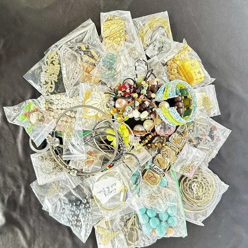 Reseller Estate Costume Jewelry Lot 128 – Vintage & Modern 2.5 Pounds