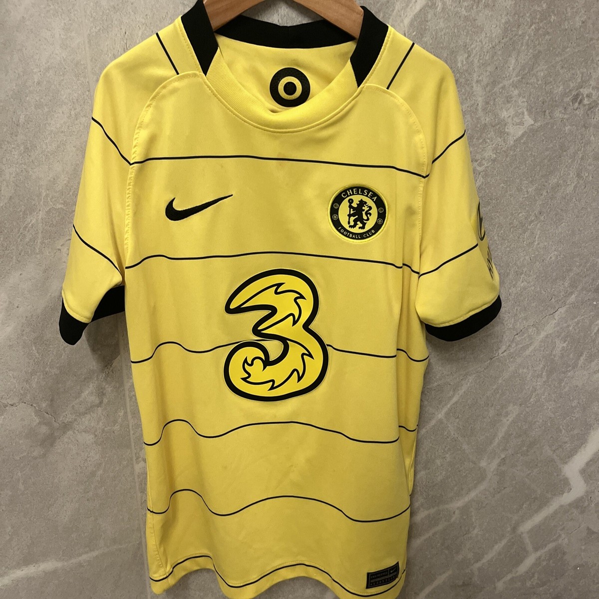 Boys Chelsea Training Kit Size M UK