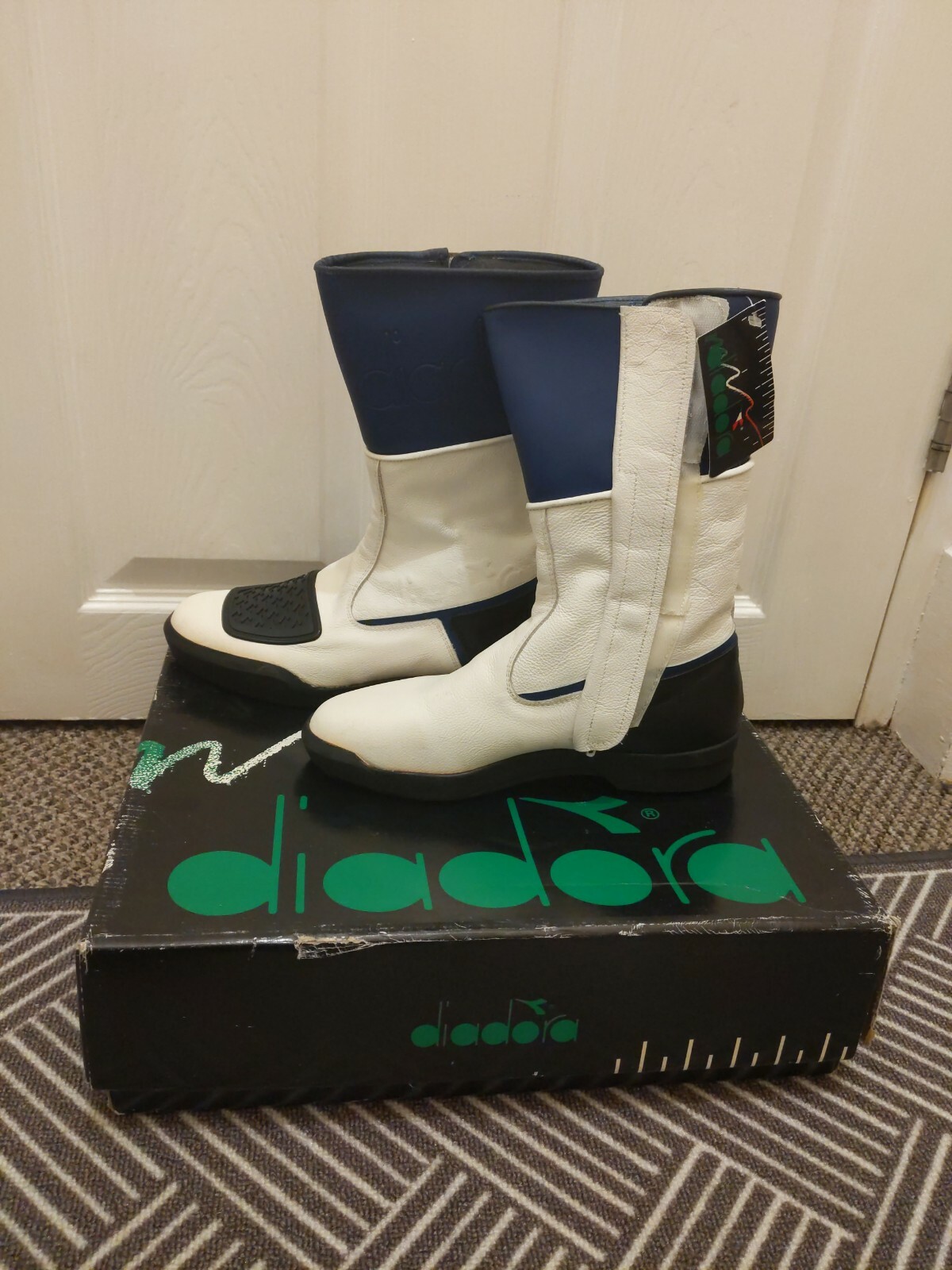 NEW Ladies White Diadora Leather Retro 